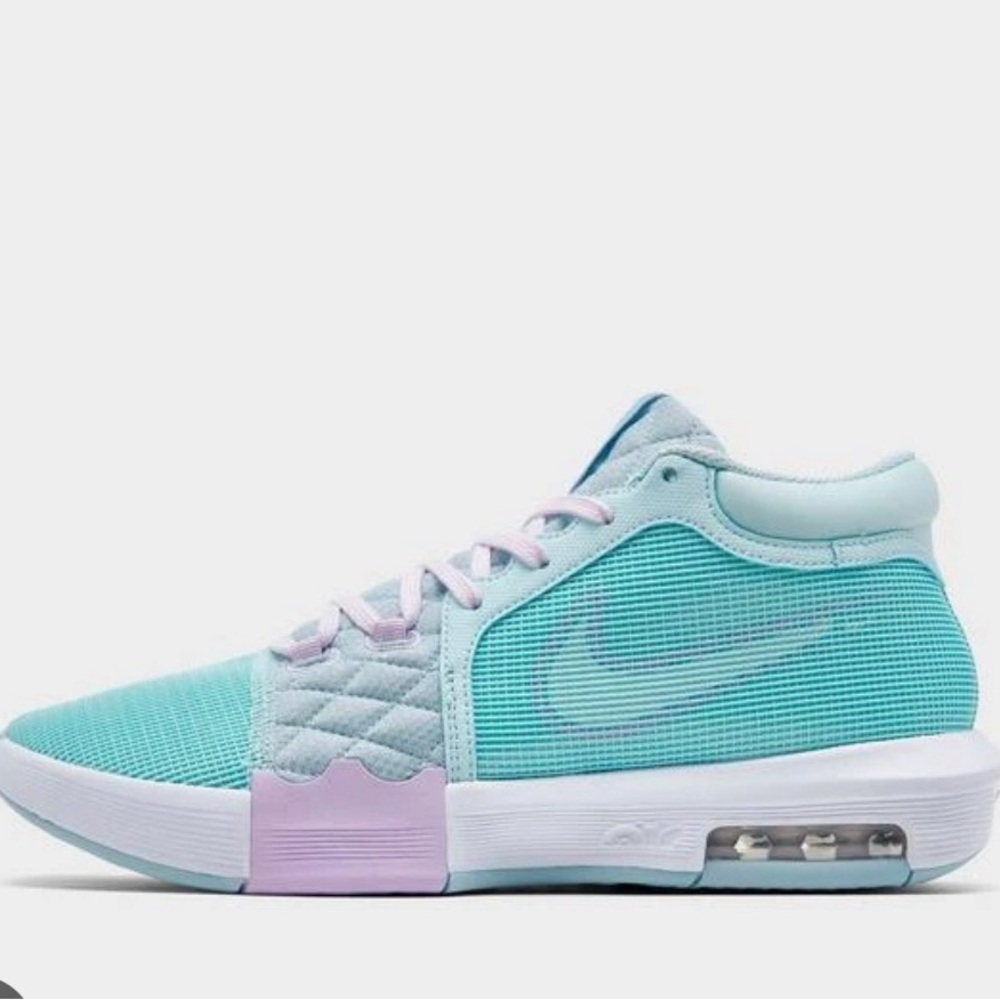 Nike LeBron Witness 8 Basketball Shoe - Men's